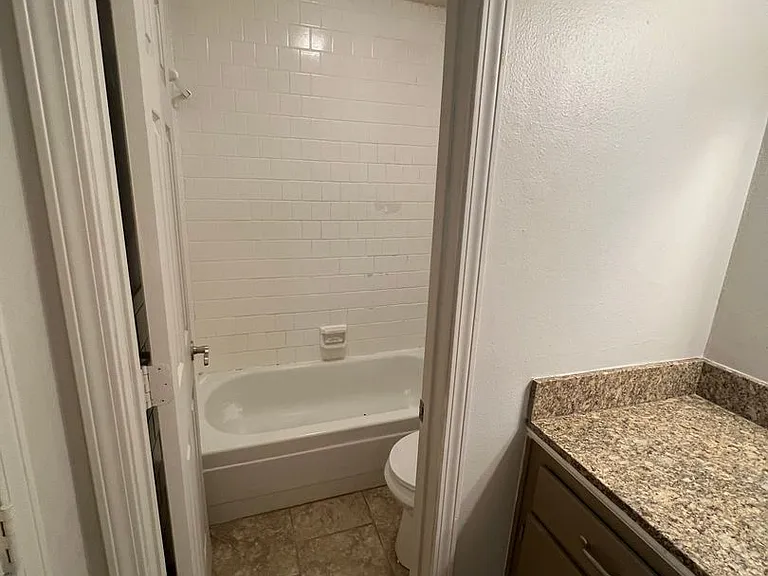 902 Park Ln — Photo 9