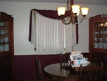 4th image of 340 University Ave