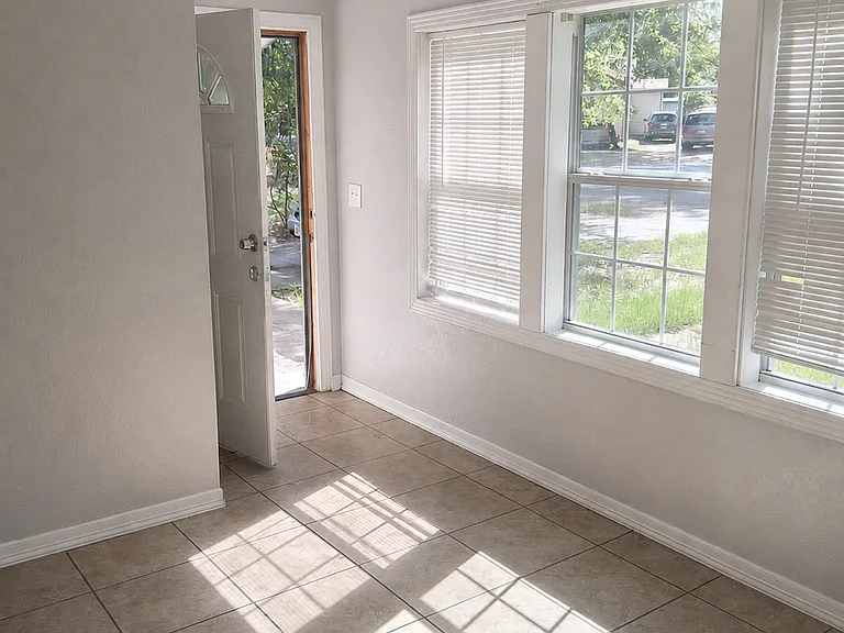 1314 Avalon Dr — Photo 3