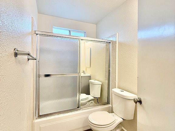 5th image of 122 N Washington Ave #4