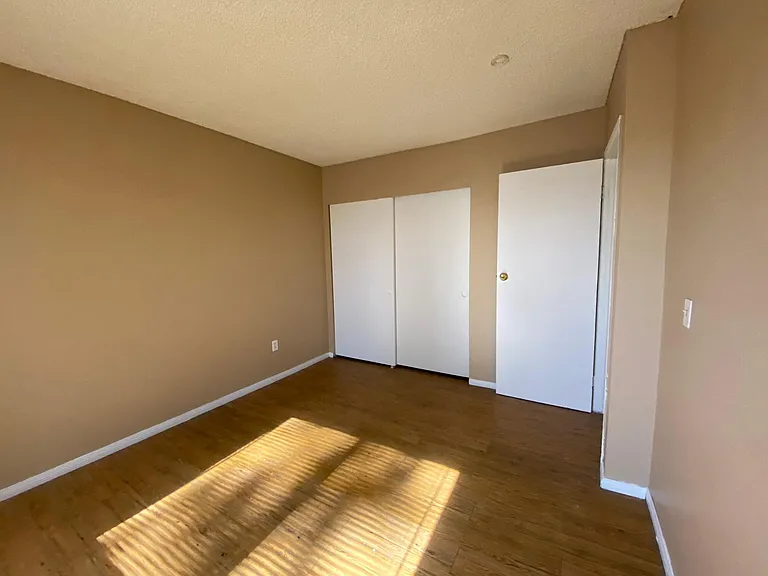 Regular bedroom