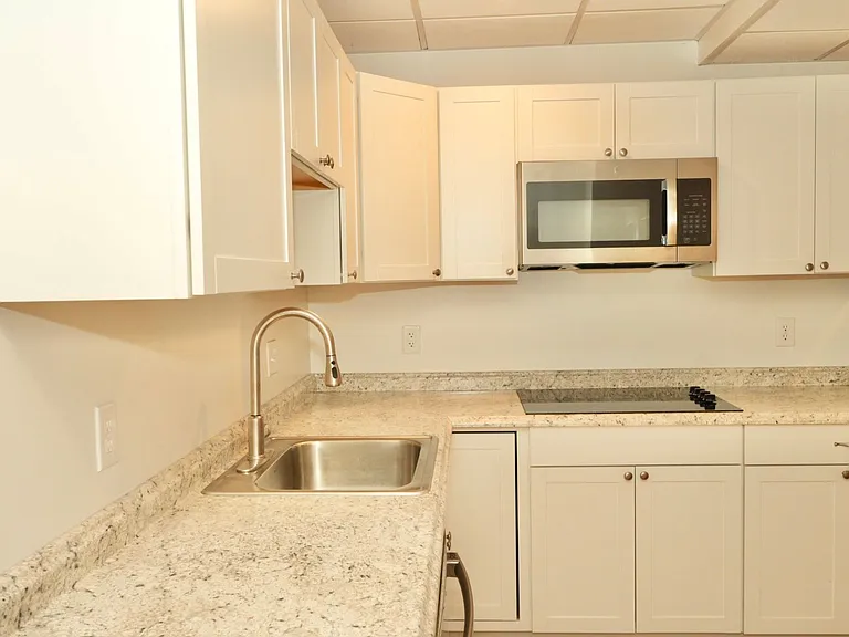 4 Rockbrook Dr — Photo 9