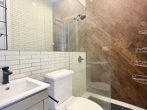 5th image of 644 Lorimer St #3B
