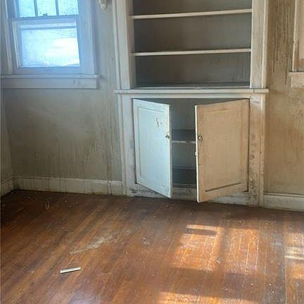 3rd image of 526 S Brookside Ave