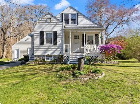 3 College Court, Waterford, CT 06375