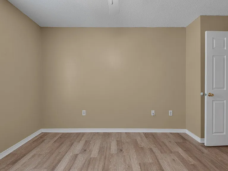 2125 Tom St — Photo 23