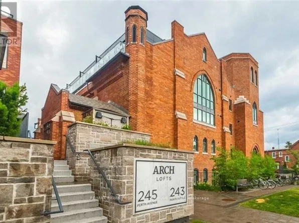 245 Perth Ave #304, Toronto, ON M6P 3X9