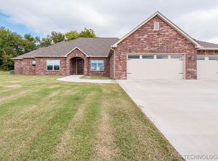 21744 Summit Trl, Claremore, OK 74019