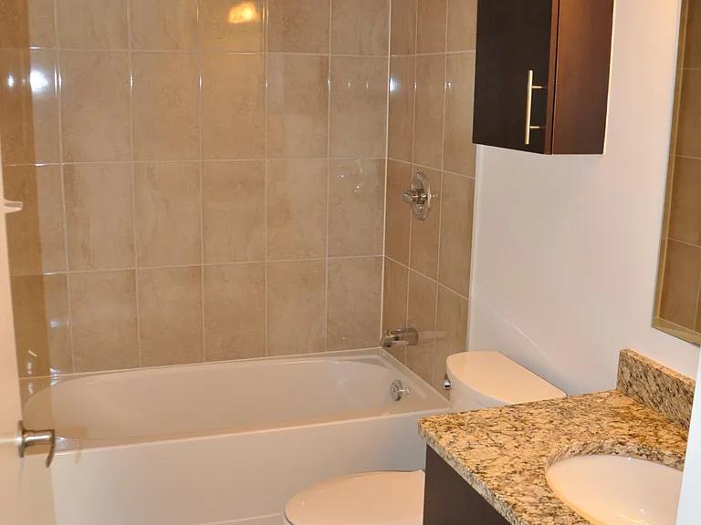 456 King Edward Ave #409 — Photo 9