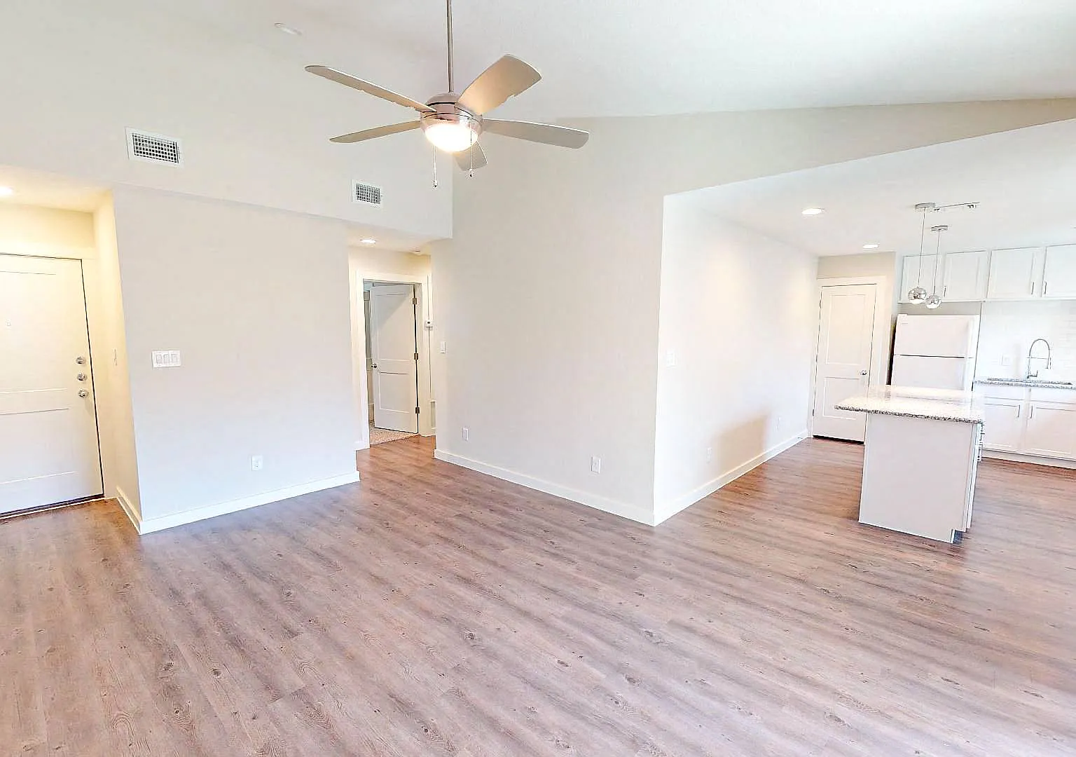 Mosswood Apartments — Photo 1