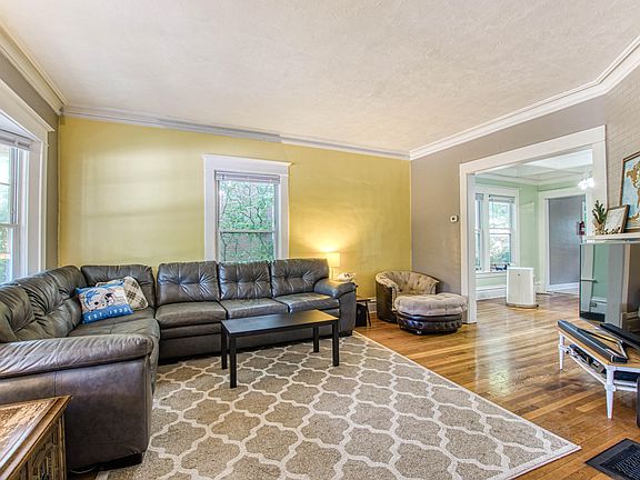 4th image of 1311 Wealthy St SE