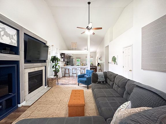 3rd image of 849 Henderson Dr