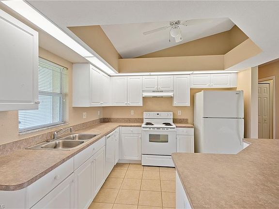 4th image of 702 NW 19th Ave