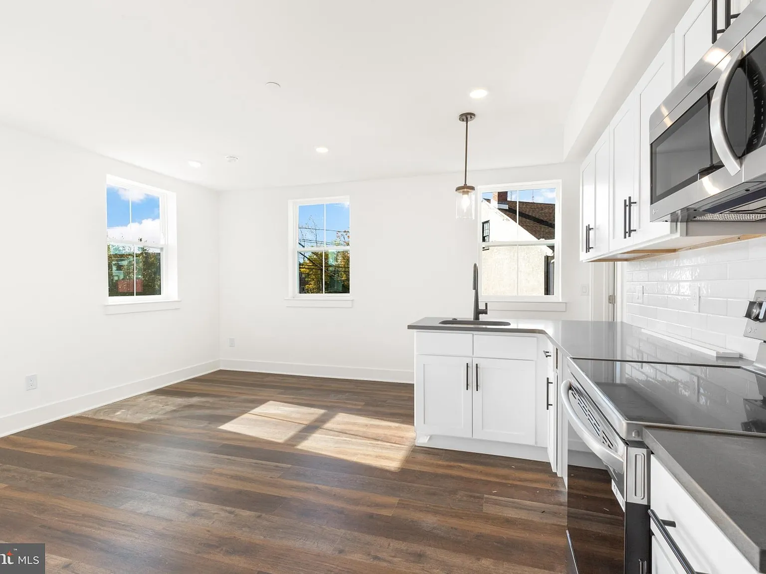 2 bed, 1.0 bath, 742 sqft, $1,695 — Photo 4