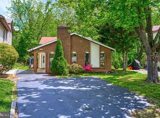 206 Keyes Ct, Sterling, VA 20164