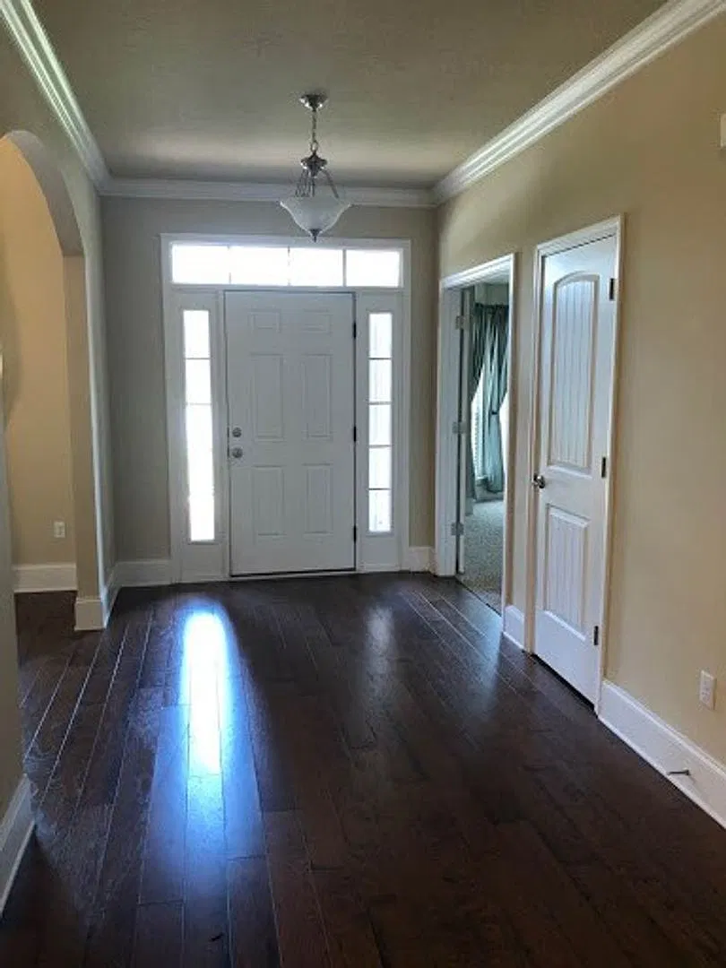 Immaculate executive home in Laird Point! — Photo 3