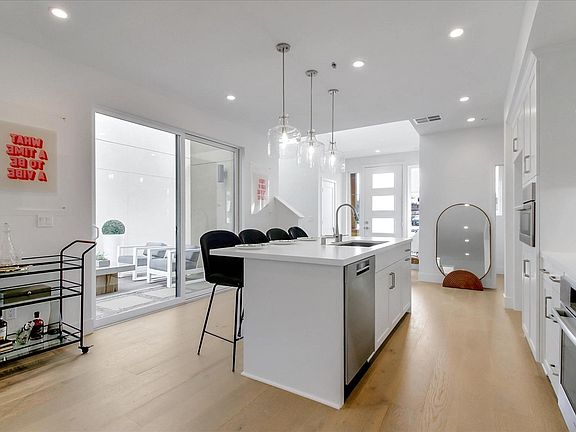 Luxury kitchen with large island (90" x 46") with easy access to landscaped courtyard

Photos are of model home. Bungalow will be unfurnished