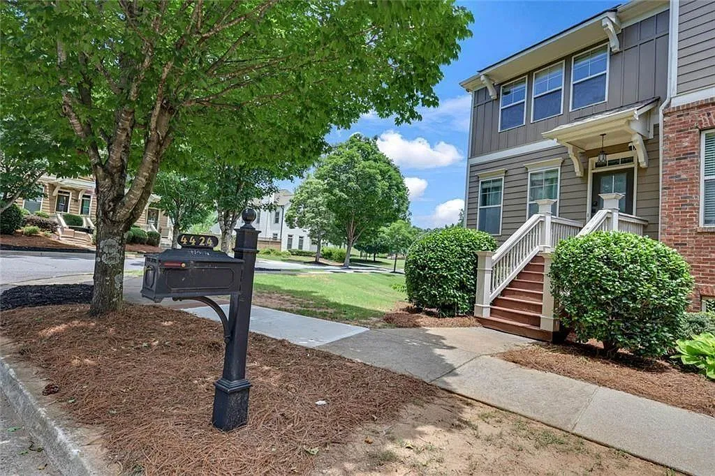 3 bed, 3.5 bath, 2592 sqft, $2,500 — Photo 4