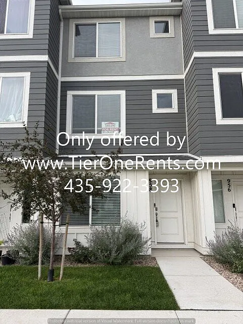 958 E Drifter Ln