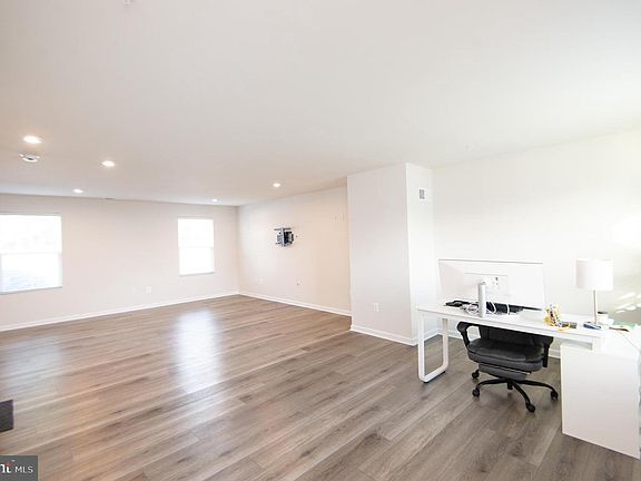 2nd image of 120 Mariners Way