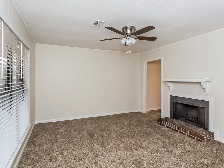 5 Silverwood Dr — Photo 3