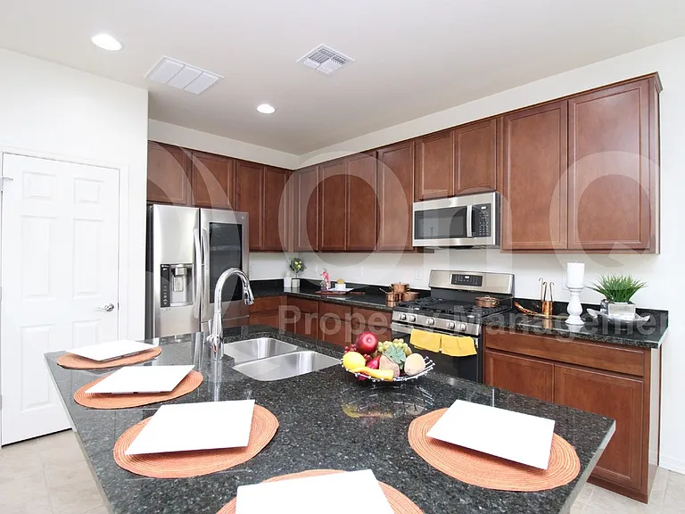 5734 W Getty Dr — Photo 3