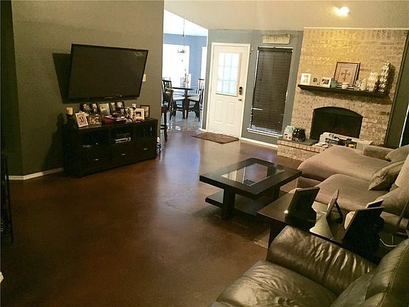 2nd image of 727 Summerwood Dr