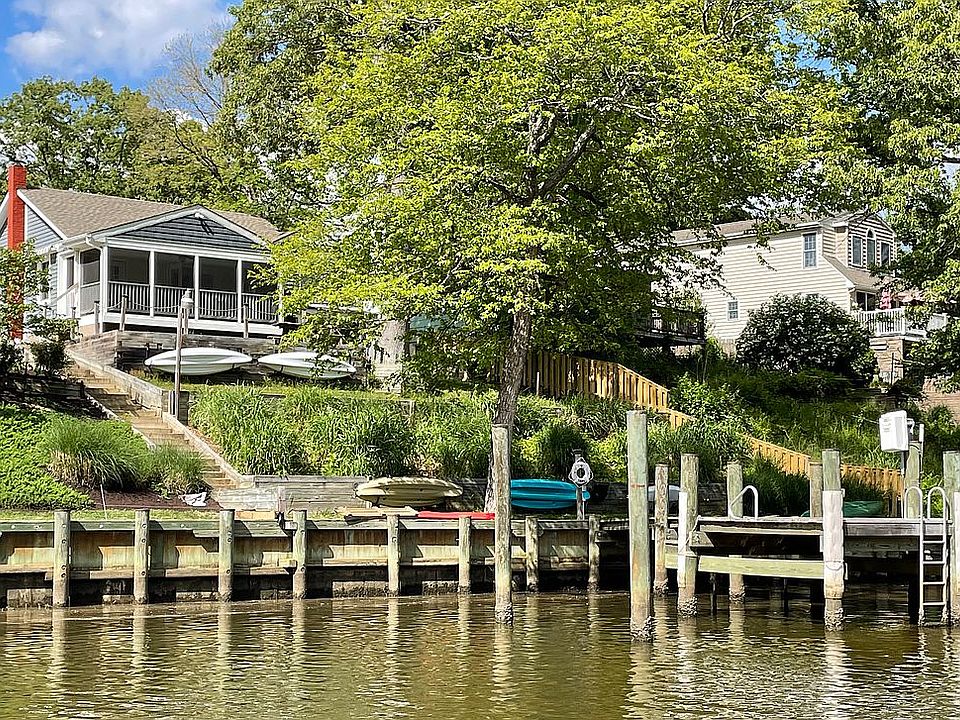 1st image of 611 Riverside Dr