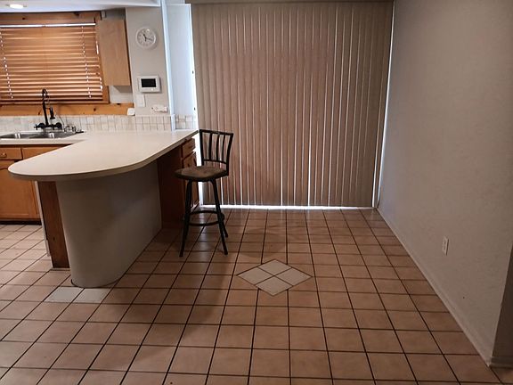 5th image of 3308 La Veta Dr NE