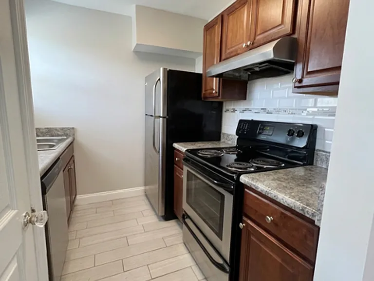 Avondale I Apartments — Photo 12