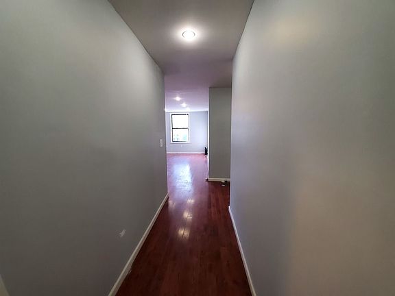 4th image of 590 W 204th St APT B2