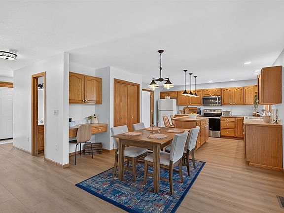 5th image of 1110 Sandalwood Ct SW
