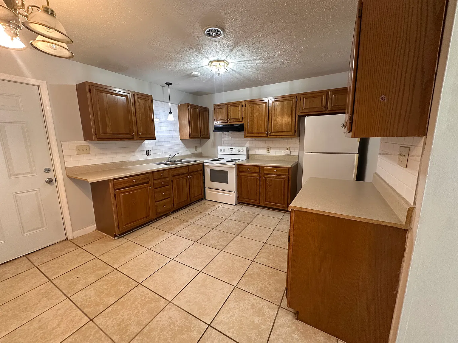 2 bed, 1.5 bath, 1024 sqft, $1,050 — Photo 4