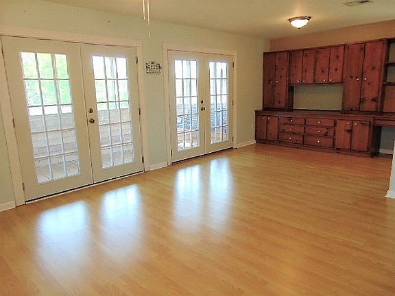 5th image of 1006 Claire Dr