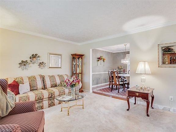 5th image of 2442 Danbury Ln