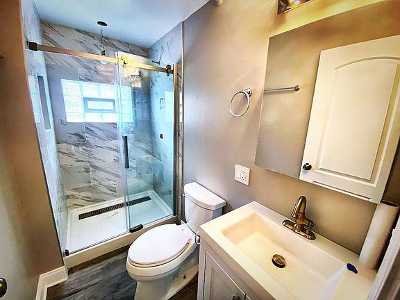 5th image of 2225 N Leavitt St #2