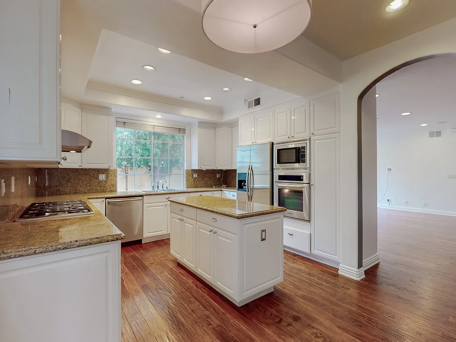 1220 Yale St — Photo 3