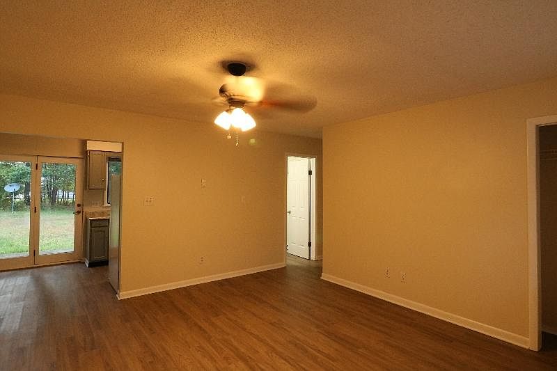 1st image of 4 Waldron Ln APT 3