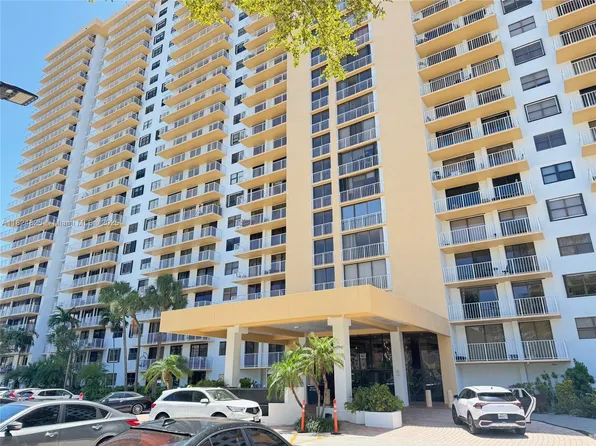 290 174th St APT 316, Sunny Isles Beach, FL 33160