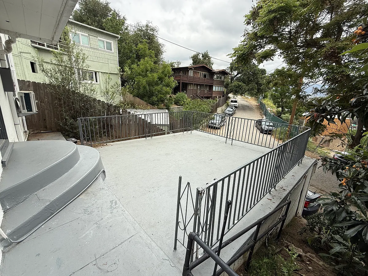 Building Photo - 2436 Echo Park Ave #6