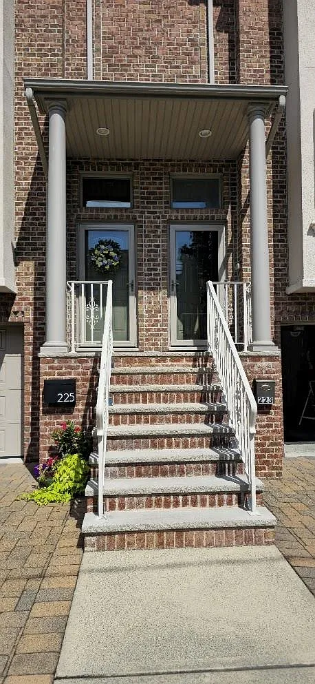 3 bed, 4.0 bath, 2500 sqft, $5,500 — Photo 1