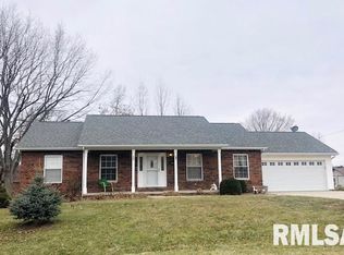 218 N Holly St, Elmwood, IL 61529