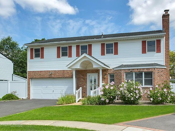 2nd image of 7 Country Ct