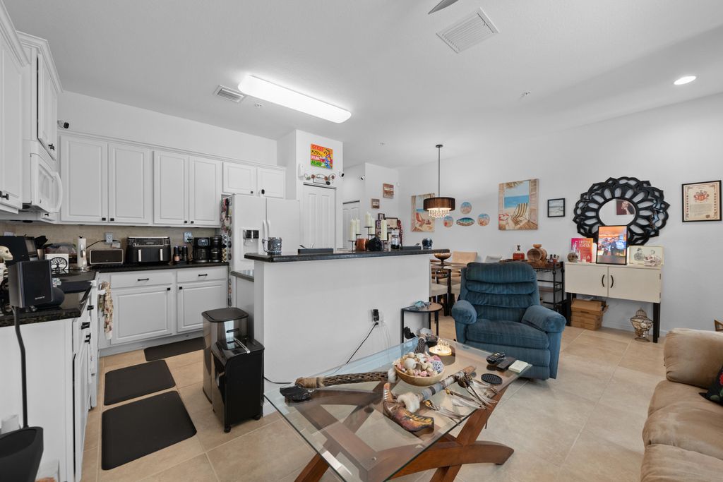 701 SW 1ST Terrace, photo 8