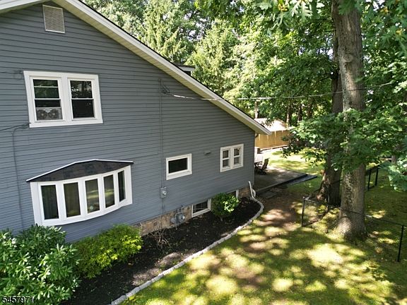 3rd image of 4 Birch Ln