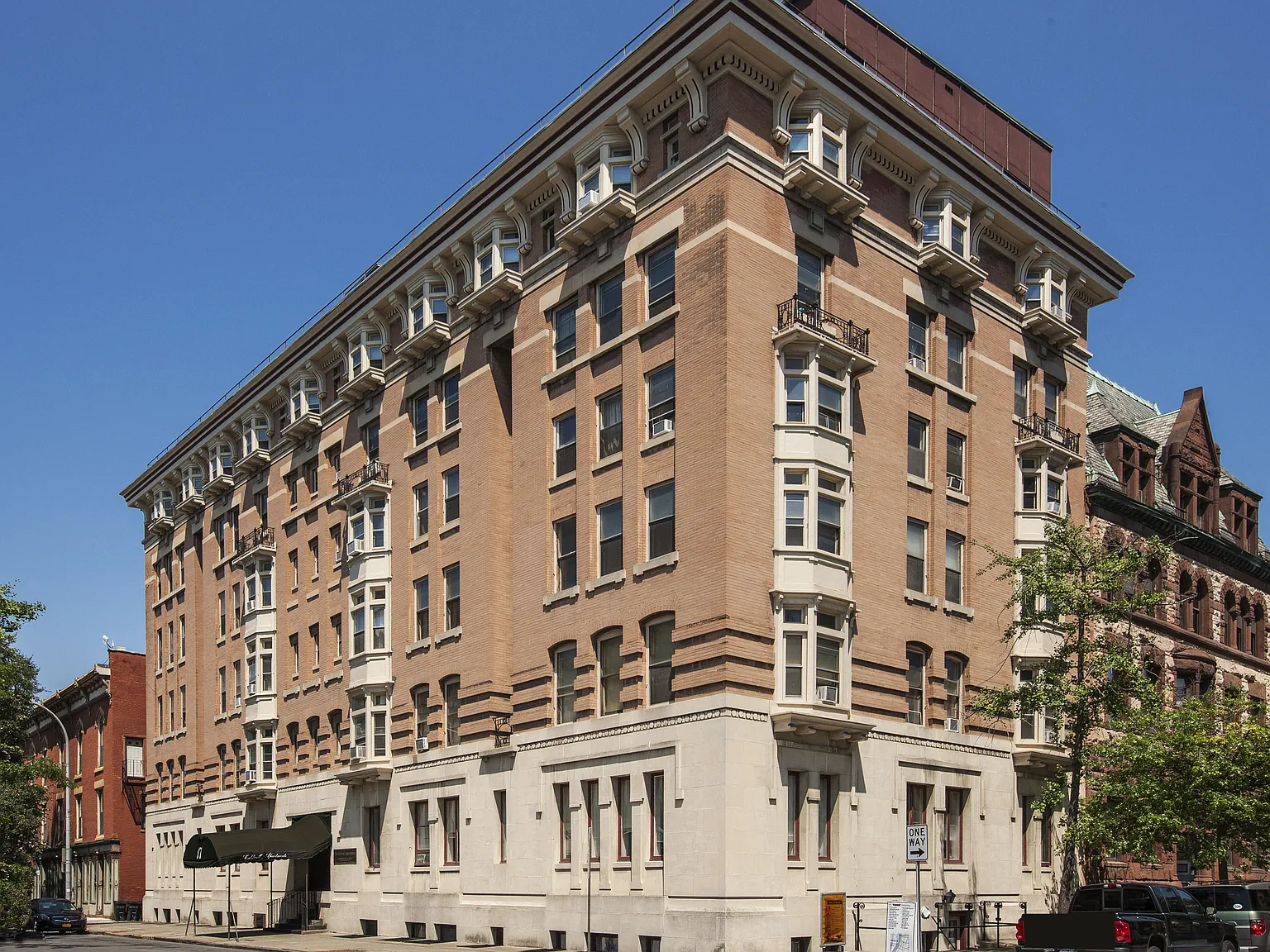 Caldwell Apartments — Photo 1