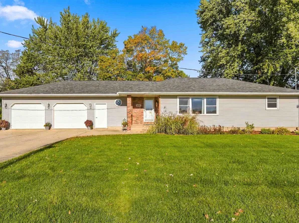 316 12th St NE, Dyersville, IA 52040