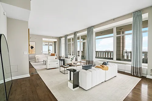 240 Riverside Blvd #1 Photo 1