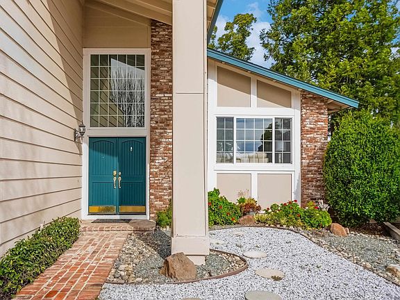 3rd image of 126 Pebble Pl