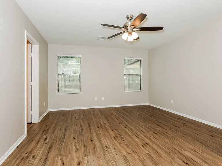1084 S Olympic Dr — Photo 9